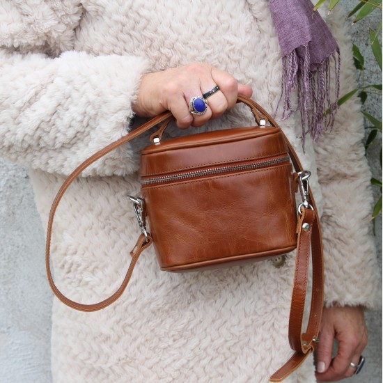 Canada bag zip surround 
